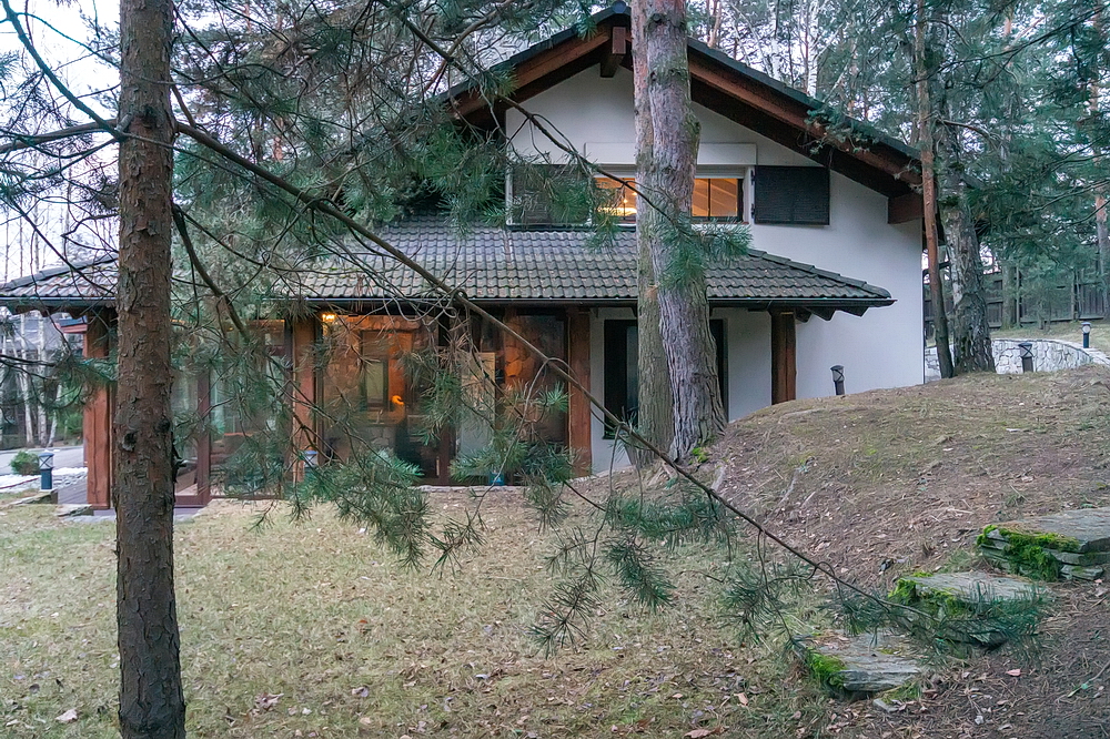 Горки 6 (Генеральские дачи): деревянный дом площадью 240 кв.м на участке 41.65 сот. | ID 32380