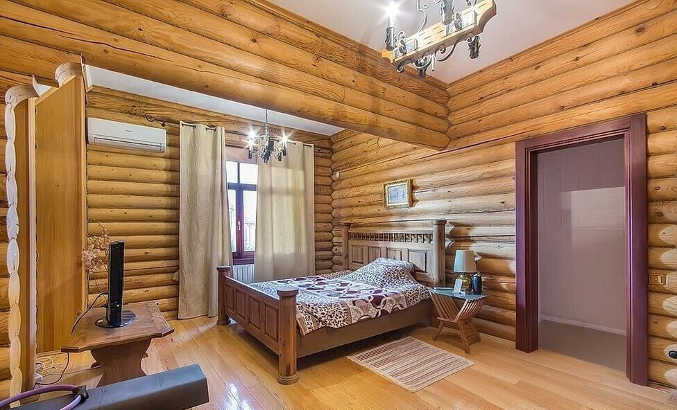 Ильинское: деревянный дом площадью 700 кв.м на участке 15 сот. | ID 25000