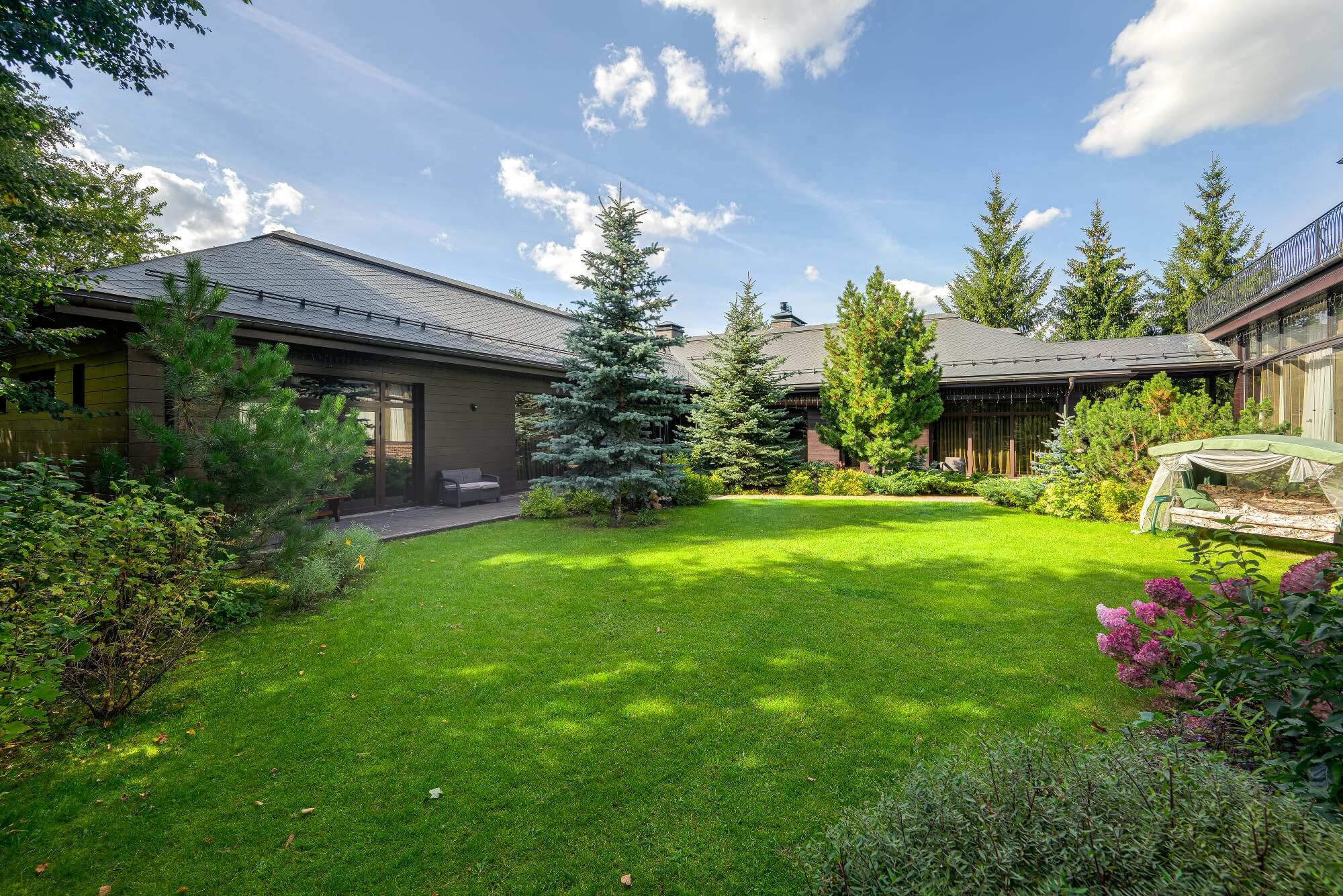 Павлово: дом площадью 1500 кв.м на участке 24 сот. | ID 33786