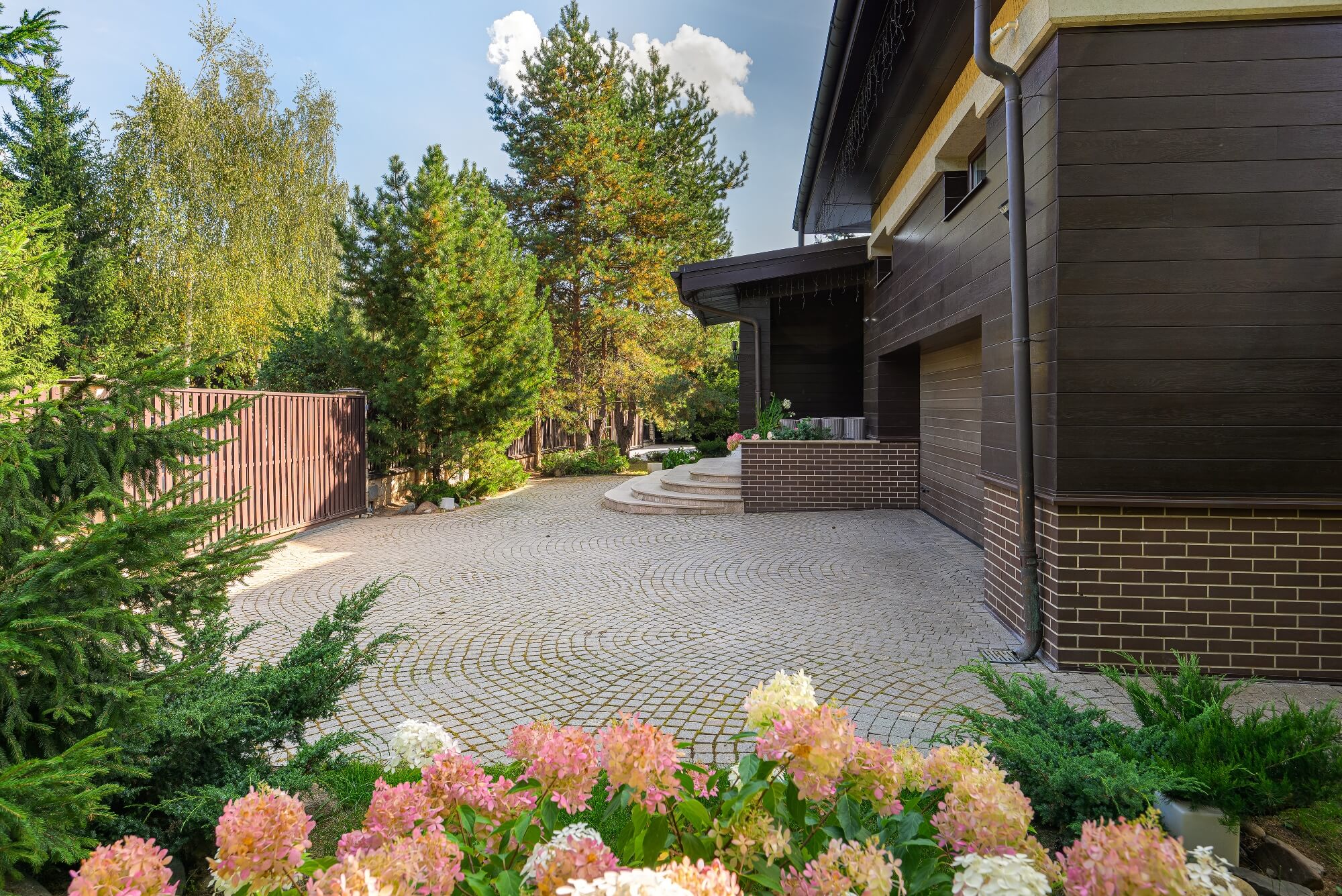 Павлово: дом площадью 1500 кв.м на участке 24 сот. | ID 33786