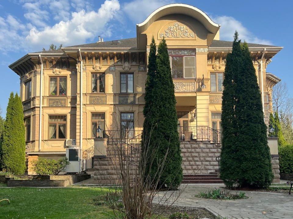 Николино: дом площадью 900 кв.м на участке 35 сот. | ID 33797