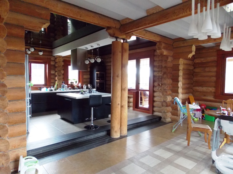 Ивановское: деревянный дом площадью 700 кв.м на участке 29 сот. | ID 12097